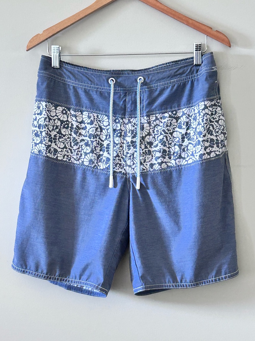 JOHNNIE-O LOBOS Island Motif Panel Board Shorts Swim Trunk Helios Blue Mens M 8”